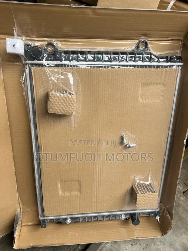 Toyota Tacoma 2016 2017 2018 2019 2020-2023 Radiator (Water Tank) · Photo 1
