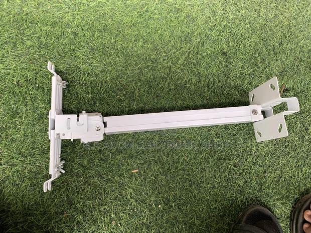 Wall or Ceiling Projector Mount With Universal LCD/ · Photo 1