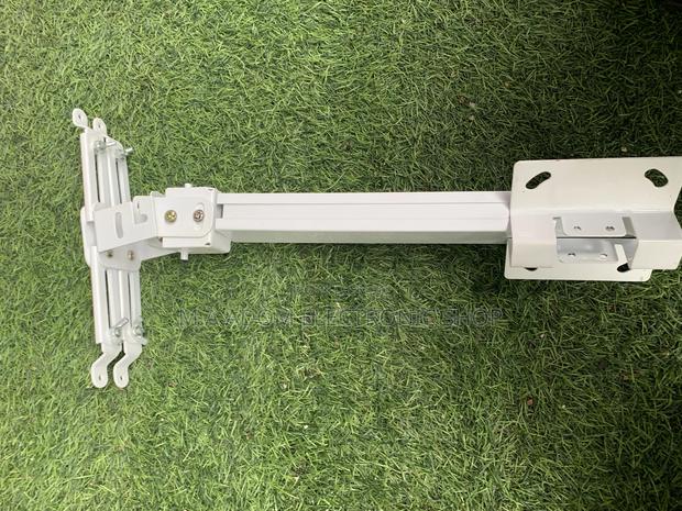 2 in 1 Wall or Ceiling Wall Mount for All Projectors · Photo 1