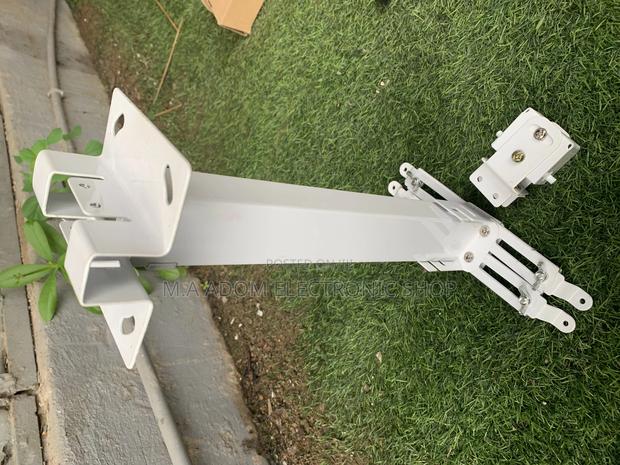 Wall / Ceiling Projector Mount · Photo 1