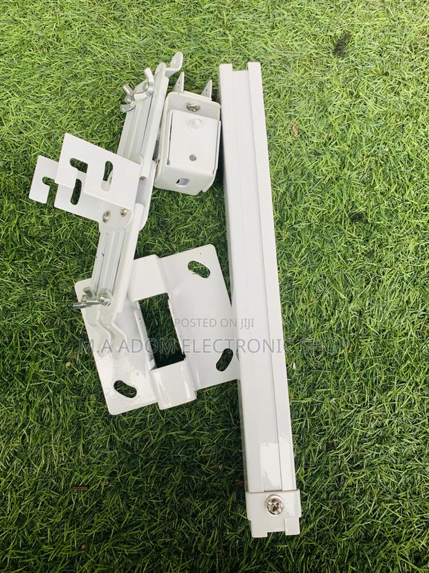Wall / Ceiling Projector Mount · Photo 2
