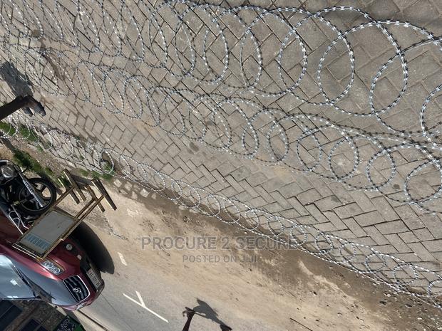 Galvanized Flat Razor Wire · Photo 3
