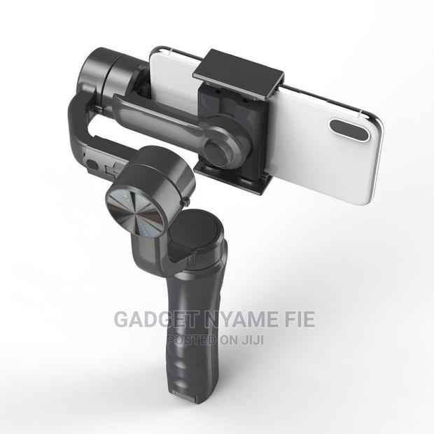3-Axis Handheld Gimbal Smartphone Stabilizer · Photo 1