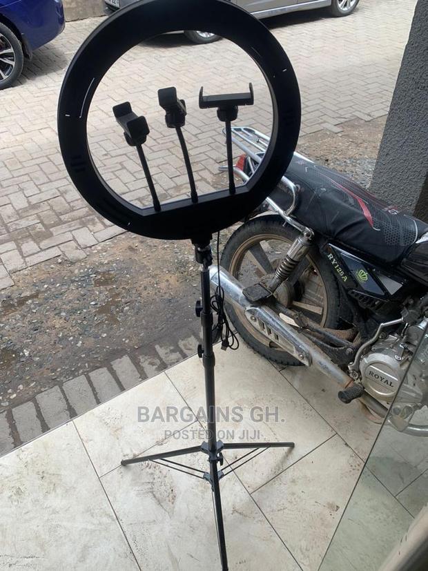 13 Inches Ring Light With Stand and 3 Phone Holders · Photo 3