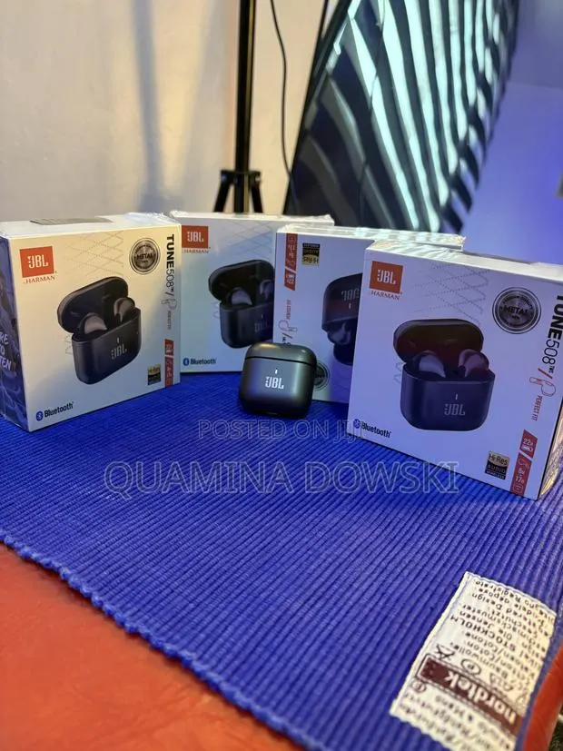 JBL Harman AirPods · Photo 1