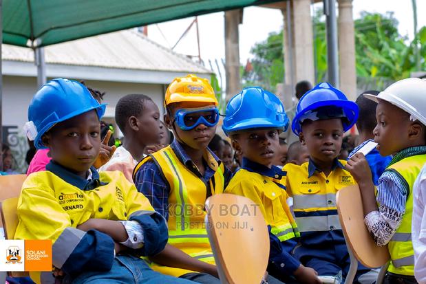 Engineer Career Dress With Helmet for School Kids Children · Photo 1