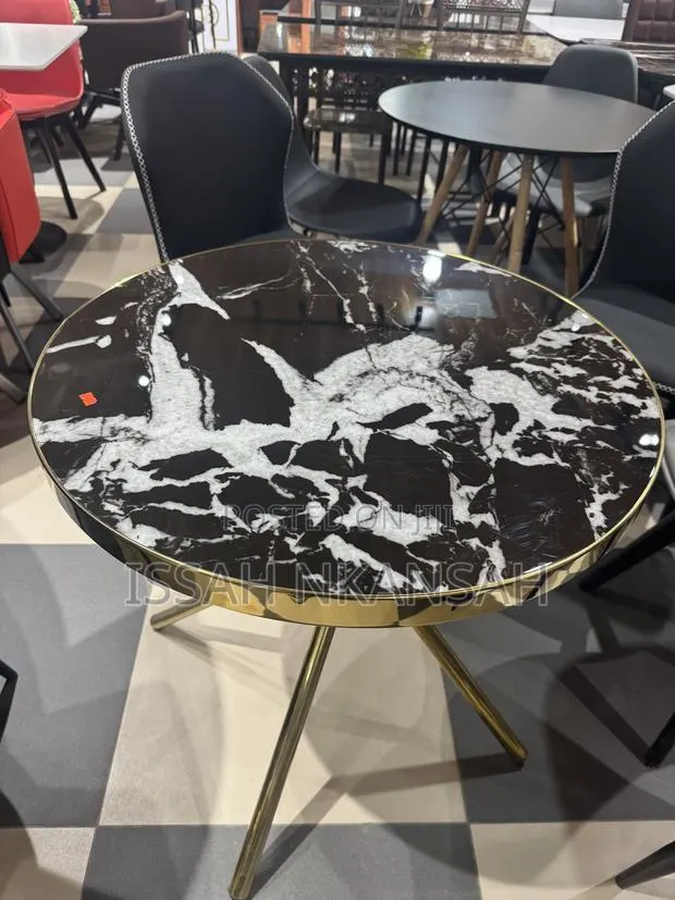 Marble Table · Photo 4