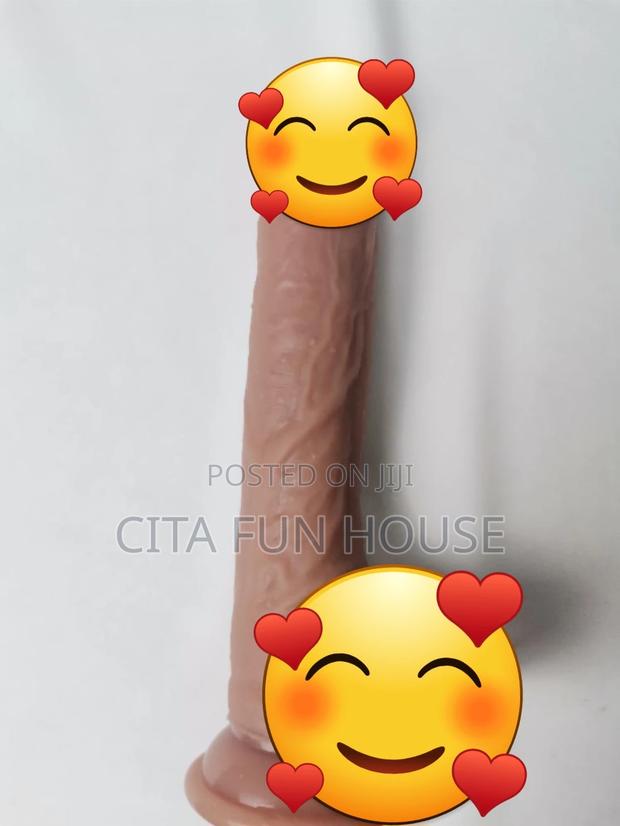 Realistic Dildo 21.5cm · Photo 1