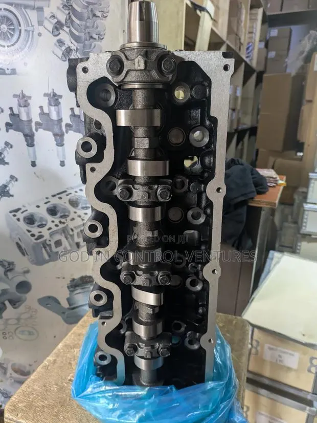 Hilux Cylinder Head 2L · Photo 1
