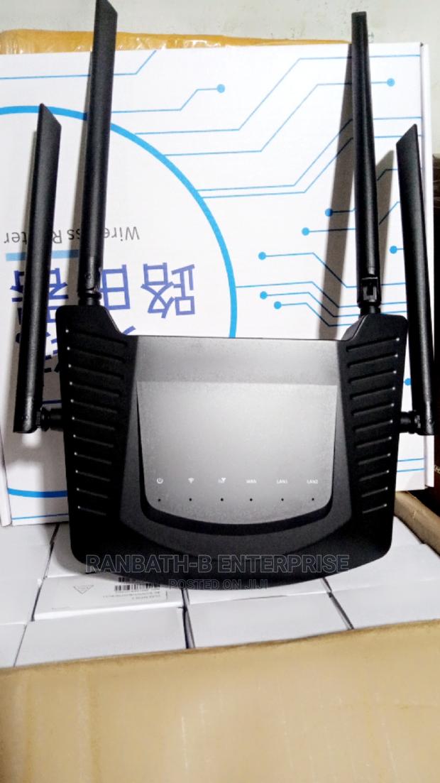4G Wireless Router Takes All Sim · Photo 1