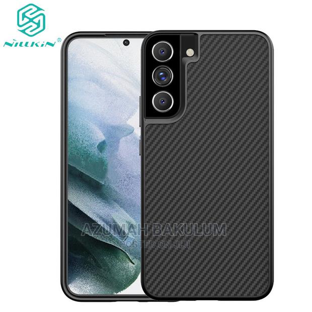 Samsung Galaxy S22 Synthetic Fiber Back Case · Photo 2