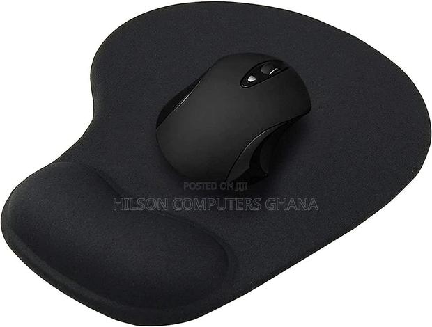 H-02 High Quality Mouse Pad Plus Wrist Support – Black · Photo 1