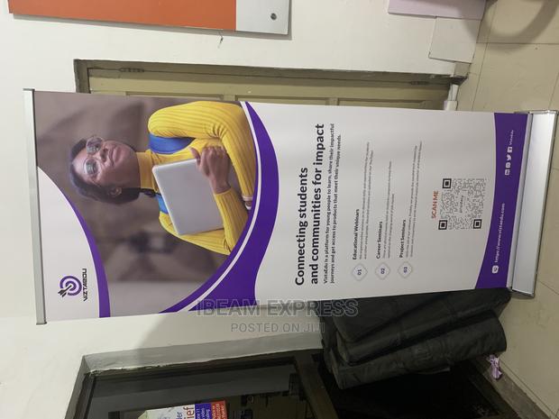 Pull Up Banner With Machine · Photo 3
