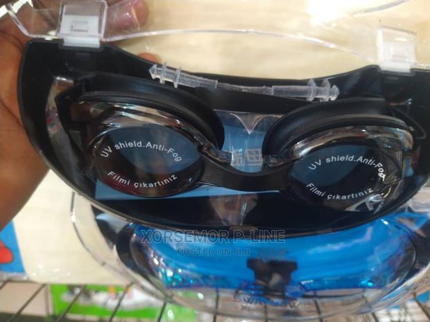Swimming Pool Goggles · Photo 2