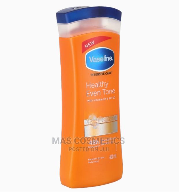 Vaseline Even Tone Body Lotion With Vitamin B3 and SPF 10 · Photo 2