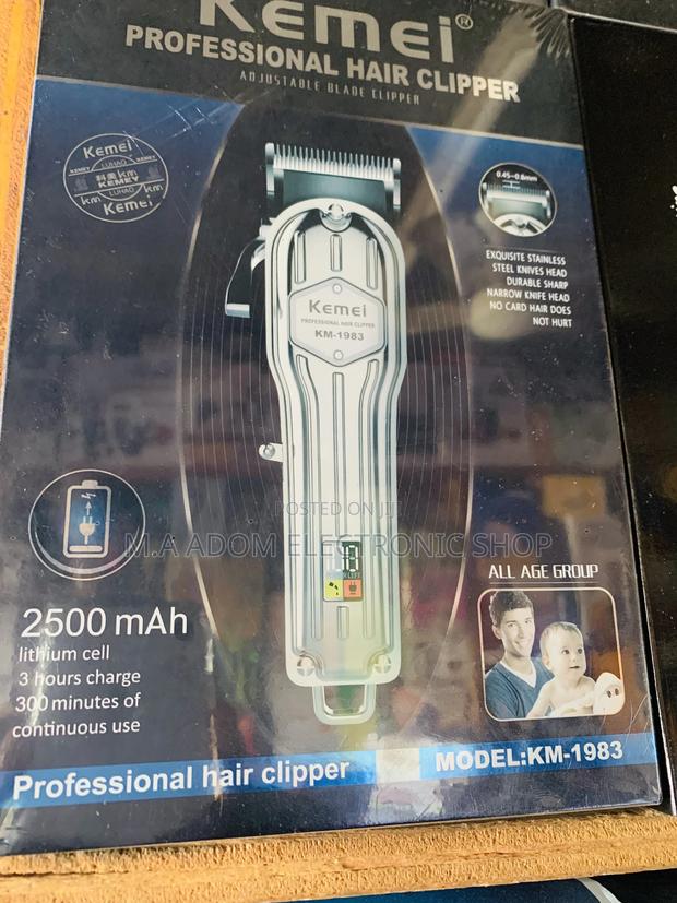 Cordless Kemei Professional Hair Trimmer With 2500 Mah · Photo 1