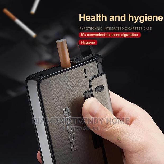 Automatic Metal Cigarette Case Holder With Lighter Holder. · Photo 2