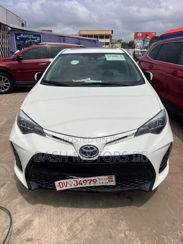 Toyota Corolla SE (1.8L 4cyl 2A) 2019 White ยท Photo 1