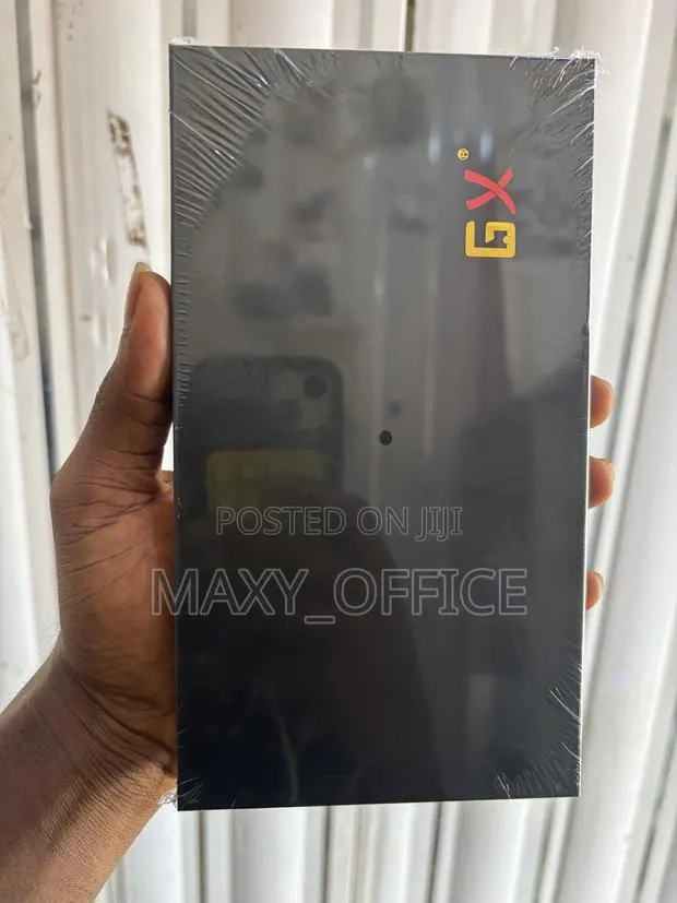iPhone 16 Original Screen Replacement · Photo 1