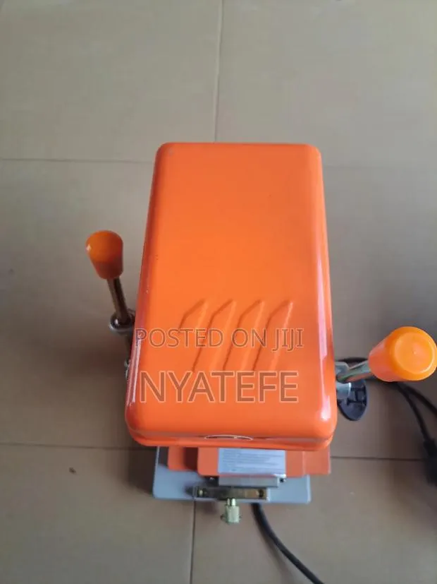 Key Cutting Machine · Photo 1