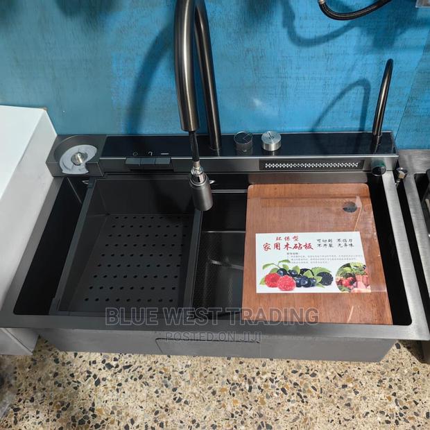 Smart Kitchen Sink - Waterfall Kitchen Sink · Photo 1