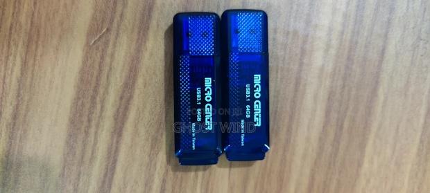 Micro Center 64gb Flash Drive · Photo 3