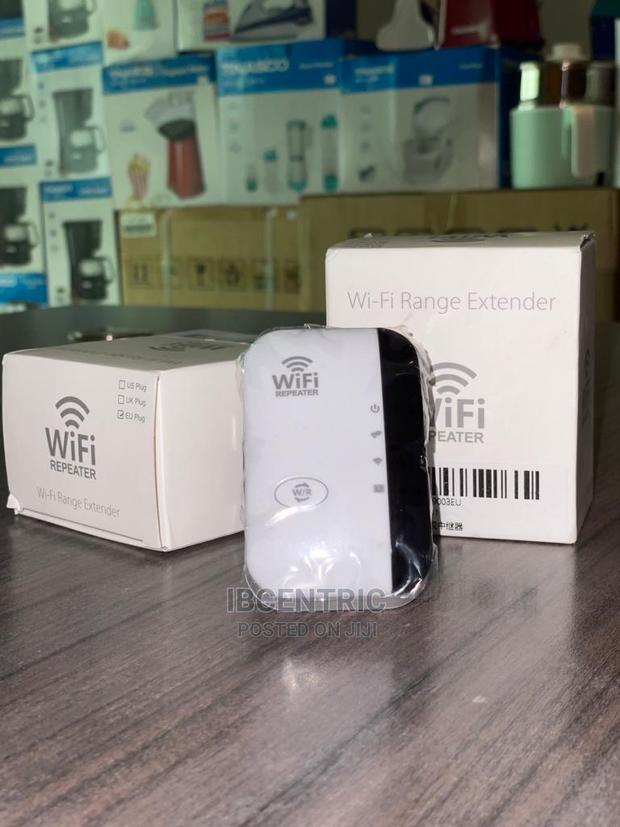 Wi-Fi Range Extender · Photo 1