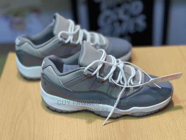 Air Jordan 11 Retro Low Top · Photo 3