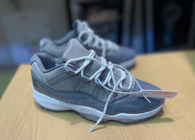 Air Jordan 11 Retro Low Top · Photo 1