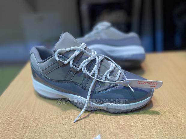 Air Jordan 11 Retro Low Top · Photo 2
