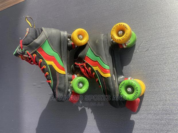 Original Roller Skating Shoes at Cool Price · Photo 4