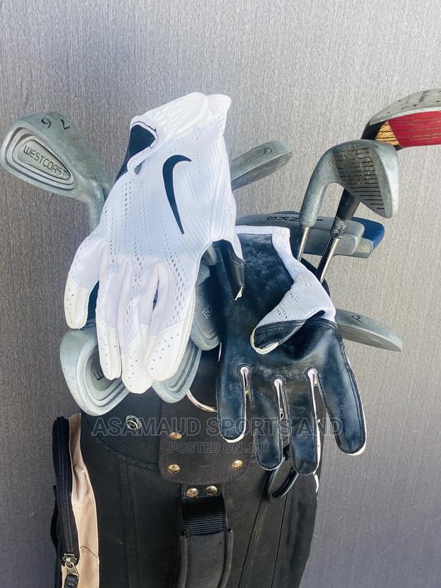 Original Set of Golf Club With Gloves at Cool Price · Photo 3