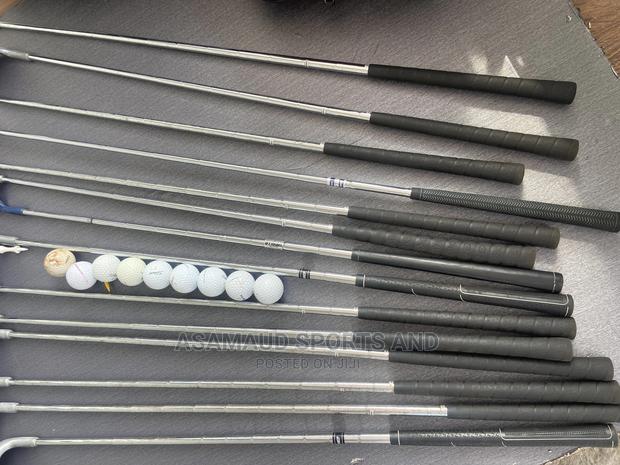 Original Set of Golf Club With Gloves at Cool Price · Photo 6
