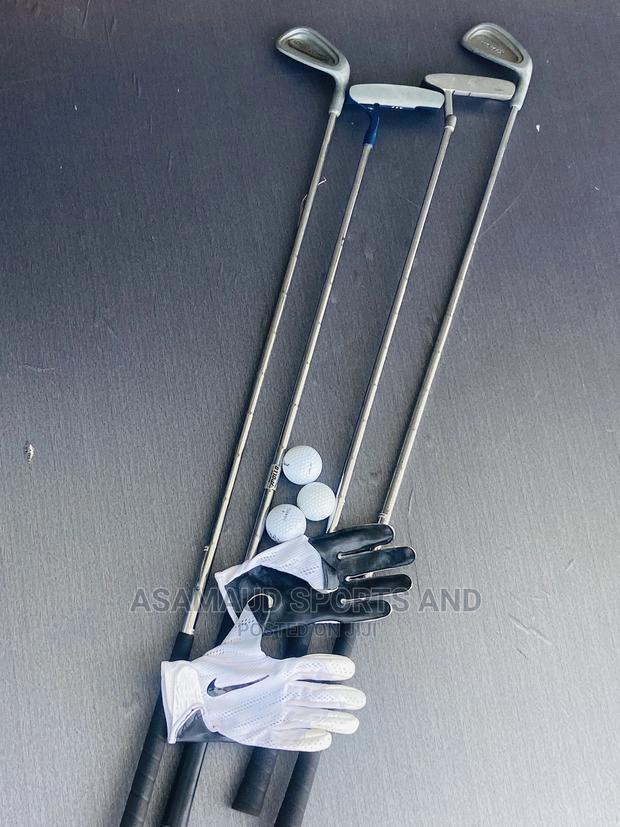 Original Set of Golf Club With Gloves at Cool Price · Photo 4
