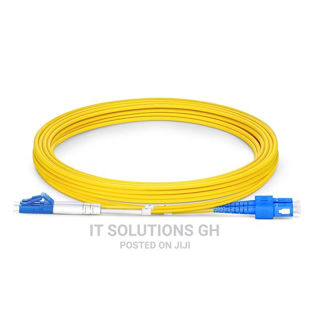 LC/UPC to SC/UPC Patch Cord / Single Mode Duplex / 3M · Photo 1