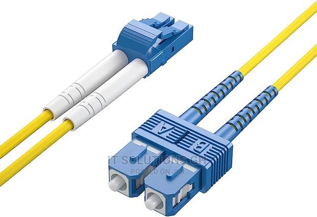 LC/UPC to SC/UPC Patch Cord / Single Mode Duplex / 10M · Photo 1