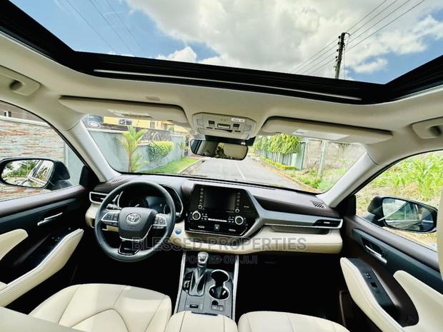 Toyota Highlander XLE 2022 Black · Photo 7