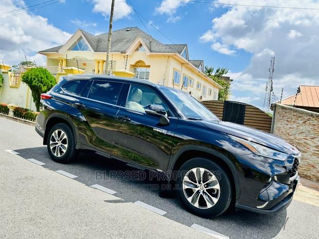 Toyota Highlander XLE 2022 Black · Photo 4