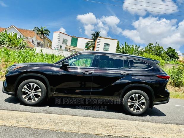Toyota Highlander XLE 2022 Black · Photo 3