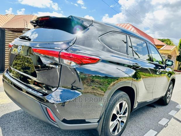 Toyota Highlander XLE 2022 Black · Photo 5