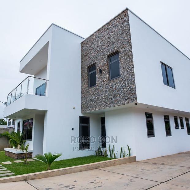 4bdrm Duplex in Dr Roko, The Mall for sale · Photo 3