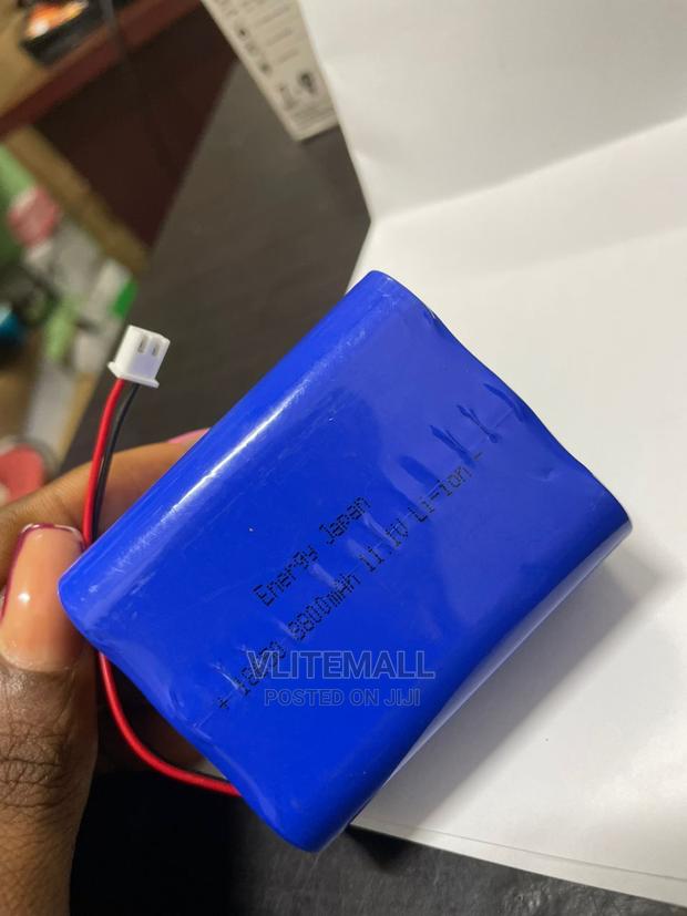 11.1v Rechargeable Battery Pack · Photo 2