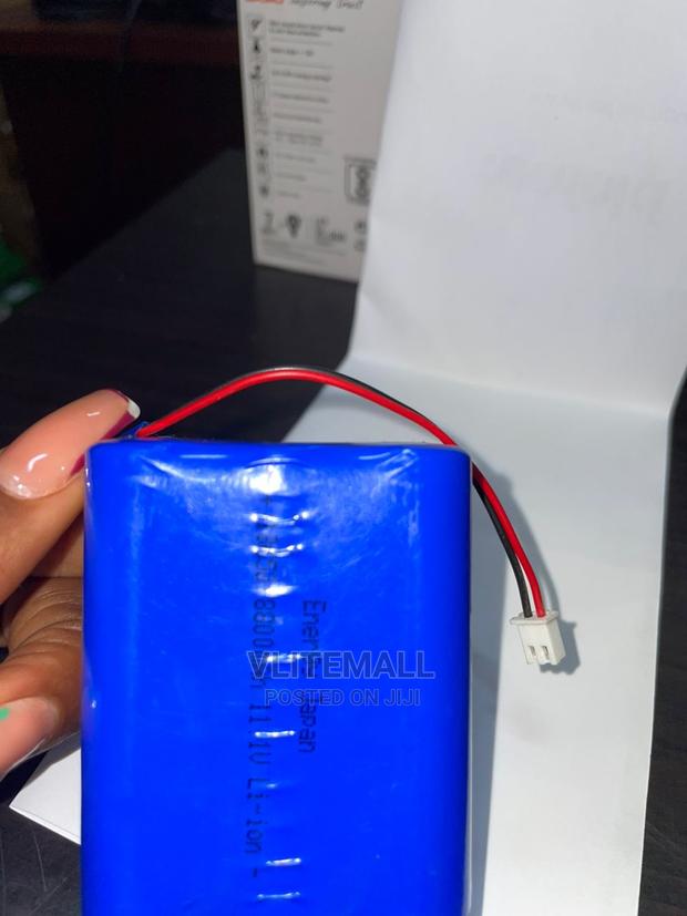 11.1v Rechargeable Battery Pack · Photo 3
