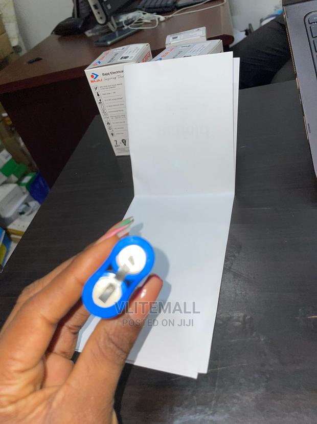 Lithium Rechargeable Battery Pack · Photo 1