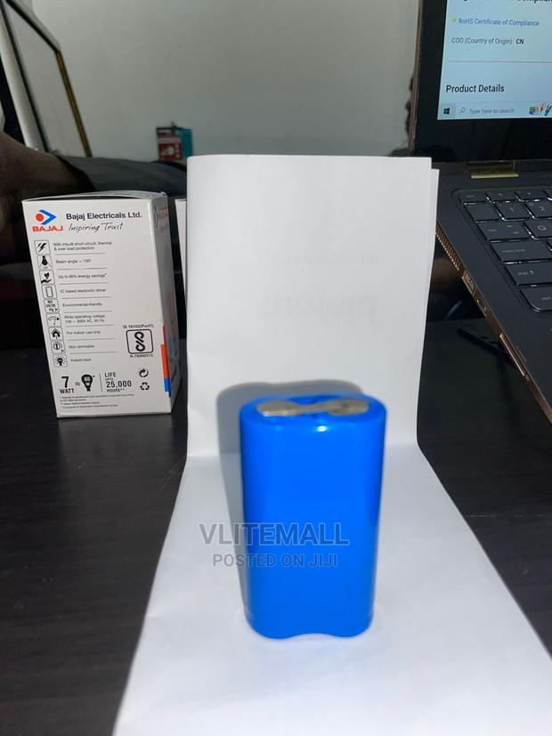 Lithium Rechargeable Battery Pack · Photo 2