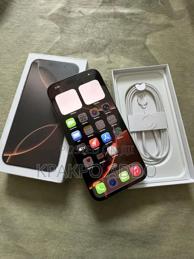 Apple iPhone 16 Pro Max 256 GB Gold · Photo 1