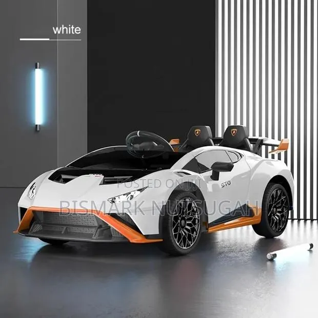 Lamborghini Huracán STO Kids' Electric Ride-on Toy Car · Photo 3
