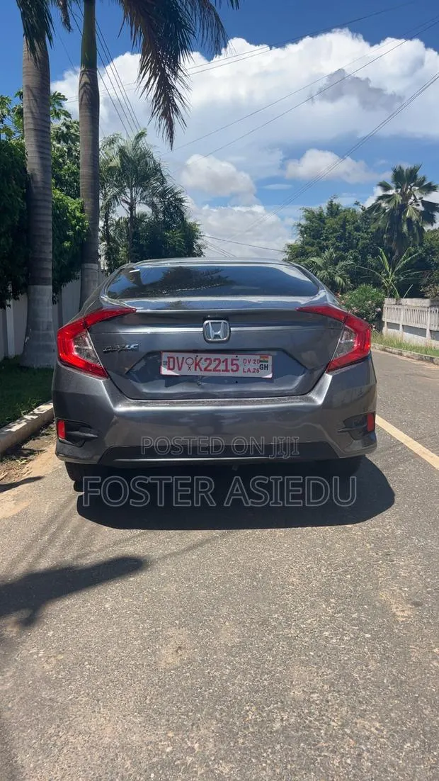 Honda Civic 2019 Gray · Photo 1