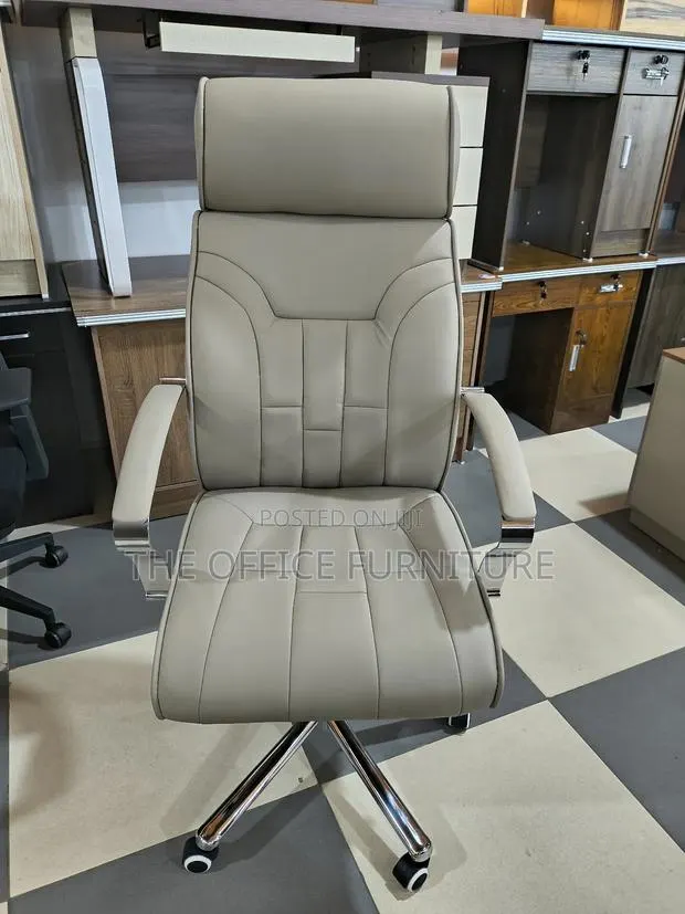 Executive Faux Leather Chair · Photo 1