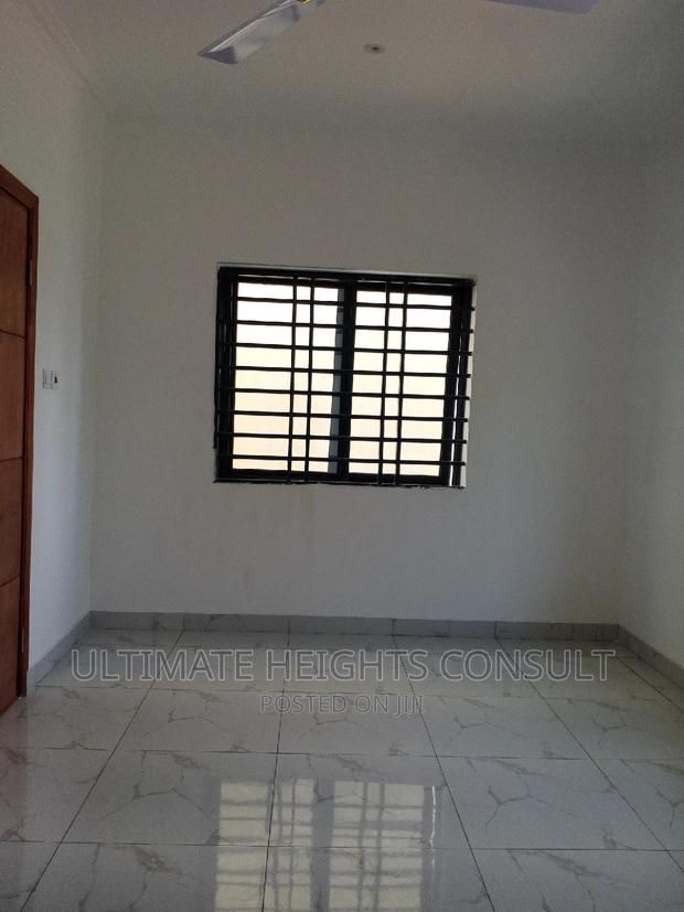 4bdrm Townhouse/Terrace in Achimota Mile 7 for Sale · Photo 3